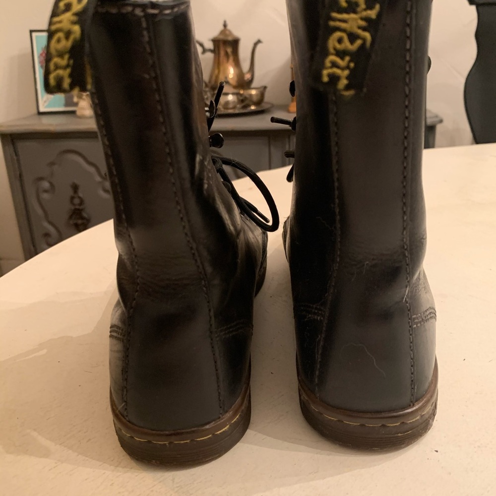 Dr. Martens black Tehani 9 eye sz 7